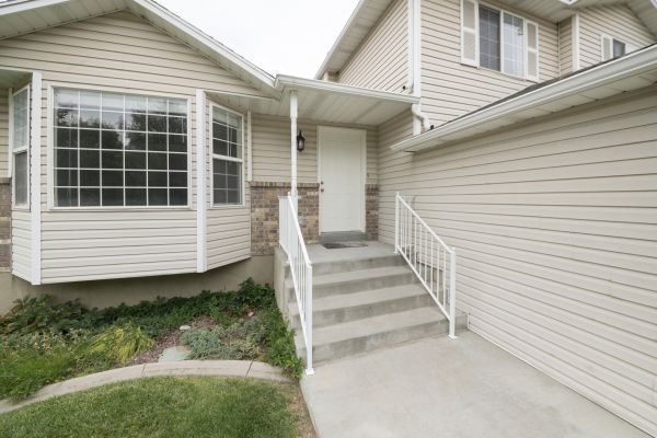 White Vinyl Siding Replacement in Los Gatos