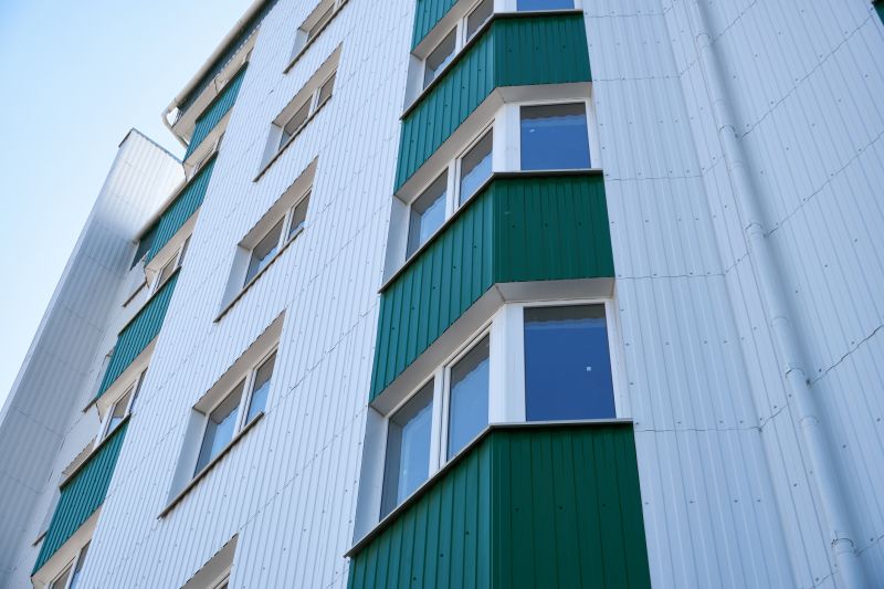 Installing Siding on a Multi-Story Building